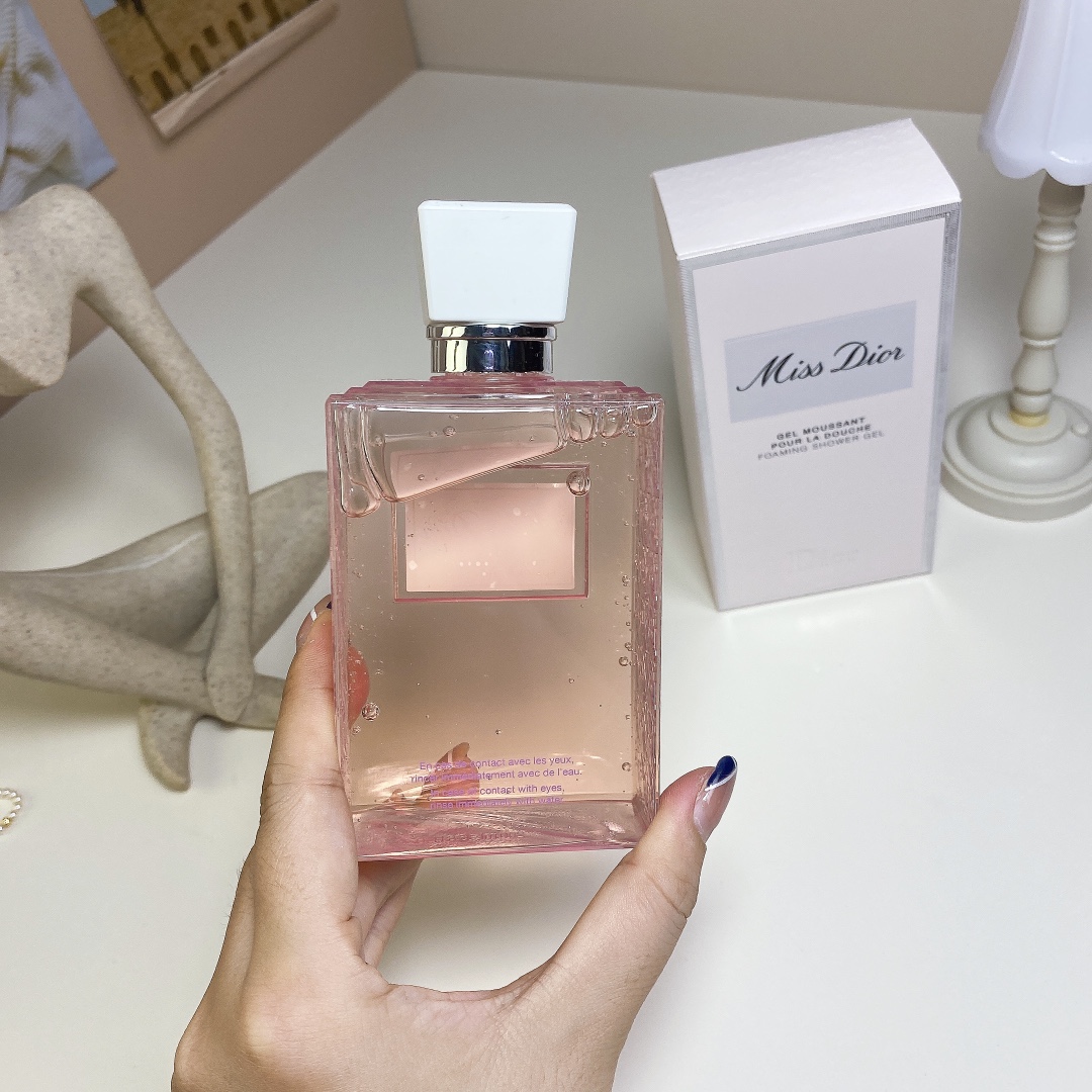 Dior Miss Dior Foaming Shower Gel - 200ml - Luxurious and Refreshing 5 i1724051571 8362 3