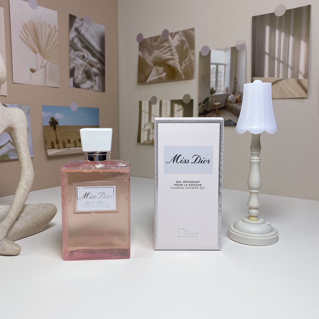 Miss Dior Foaming Shower Gel - Luxurious Cleansing with Delicate Floral Scent 1 i1724051890 4751 0