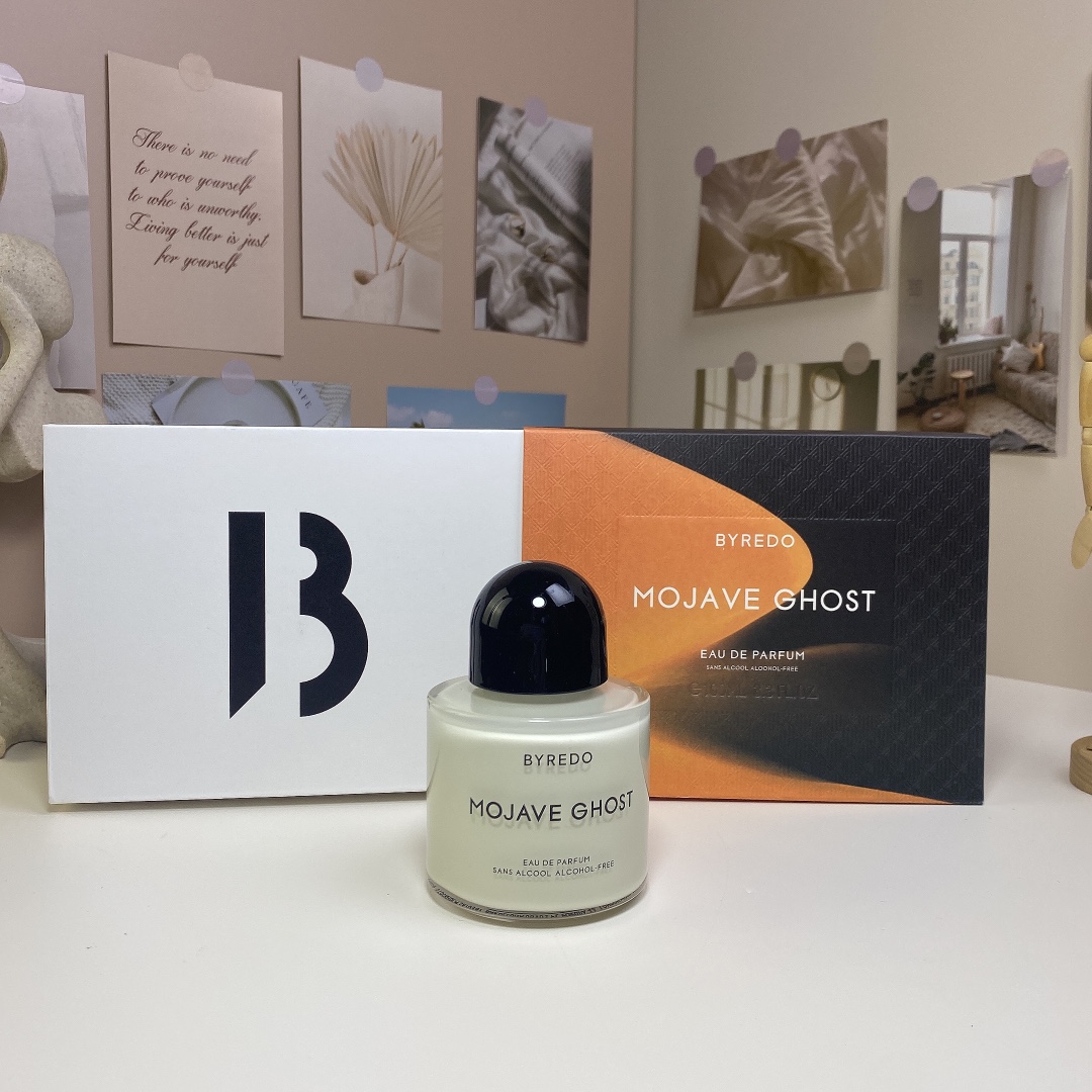 90。百瑞德荒漠孤魂无酒精版香水100ml
🔜 一比一质量❗️876697# 荒漠孤魂无酒精版100ml
百瑞德2024限定版莫哈维之影无酒精（荒漠孤魂）水基底版100ml
Byredo Mojave Ghost Sans Alcool Alcohol-free, 2024
品牌：柏芮朵
属性：中性香
香调：木质花香调
前调：人参果黄葵
中调：木兰紫罗兰檀香木
后调：麝香琥珀雪松
