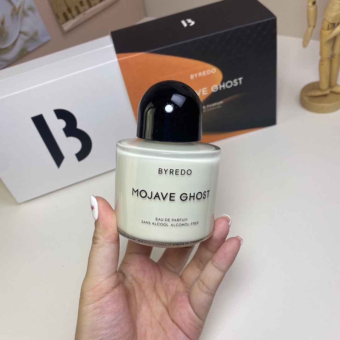 90。百瑞德荒漠孤魂无酒精版香水100ml
🔜 一比一质量❗️876697# 荒漠孤魂无酒精版100ml
百瑞德2024限定版莫哈维之影无酒精（荒漠孤魂）水基底版100ml
Byredo Mojave Ghost Sans Alcool Alcohol-free, 2024
品牌：柏芮朵
属性：中性香
香调：木质花香调
前调：人参果黄葵
中调：木兰紫罗兰檀香木
后调：麝香琥珀雪松
