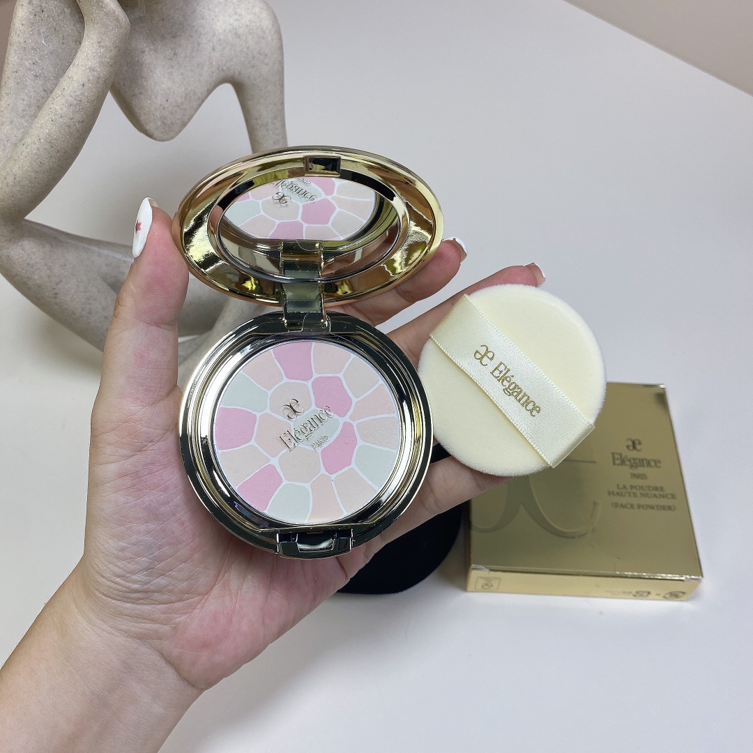 92。奥尔滨e大饼便携装8.8g/明通版
🔜 明通版.高质量❗️3⃣色: 1#，4#，6# 。
🇯🇵Elegance/雅莉格丝 E大饼8.8g
出货‼️细节全对版☑️三色 1# 4# 6#
打12个  件144个  现货优势供应[勾引]
