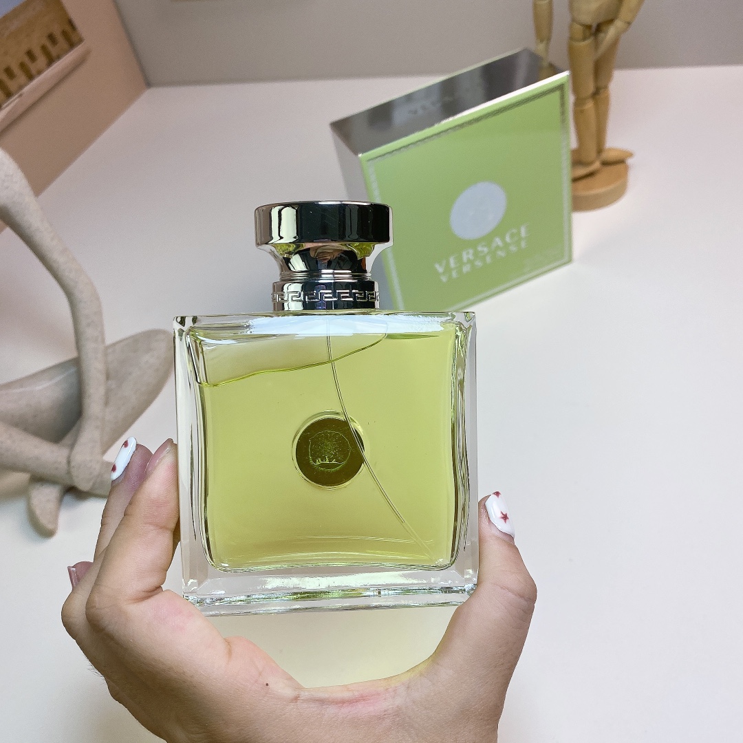 Versace Versense Eau de Toilette for Women - Floral Woody Scent, 100ml 4 i1726116603 6745 3