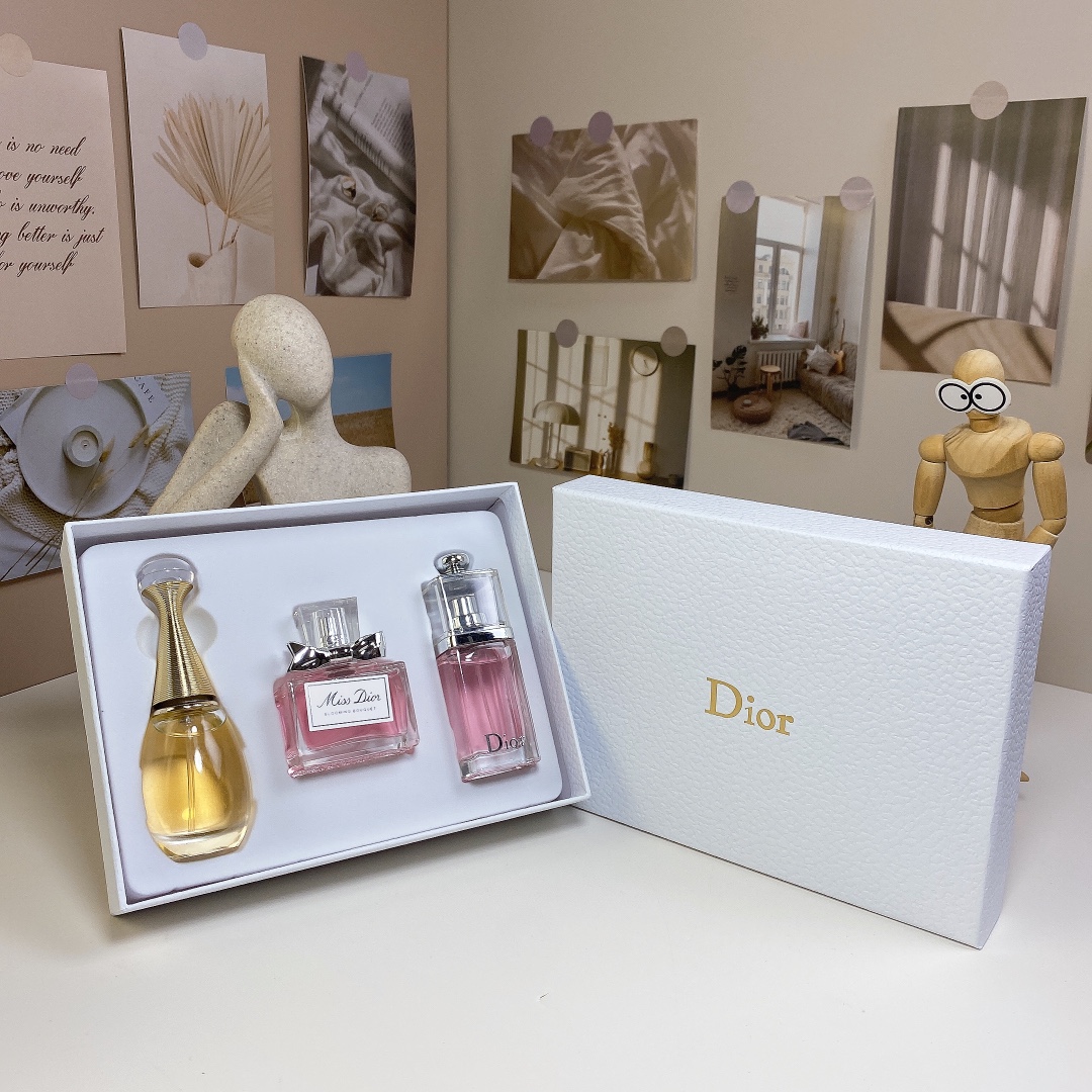55. Set de tres mini perfumes Dior Addict ×30ml 🔜 Set de tres mini perfumes Dior Addict 30ml ×3, con pulverizador, inc…