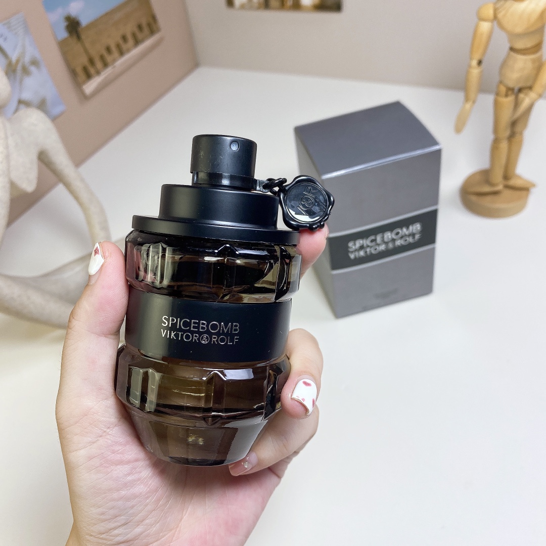 Viktor&Rolf Spicebomb Eau de Toilette - Spicy, Woody Fragrance for Men, 90ml 3 i1727499279 5079 5