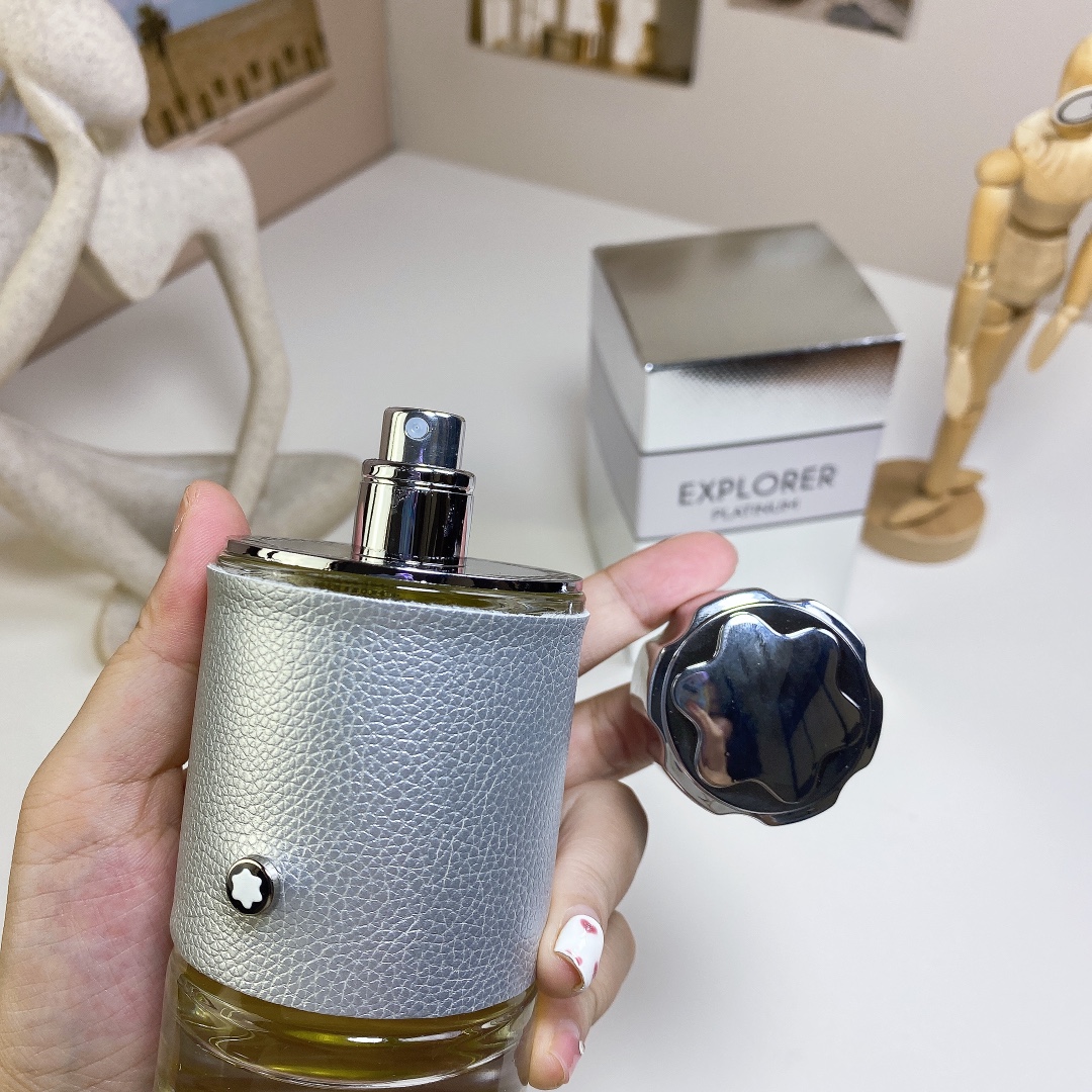 ✨70包
万宝龙冰峰旅者100ml
Montblanc Explorer Platinum, 2023
品牌：万宝龙
属性：男香
前调：紫罗兰叶
中调：快乐鼠尾草
后调：雪松