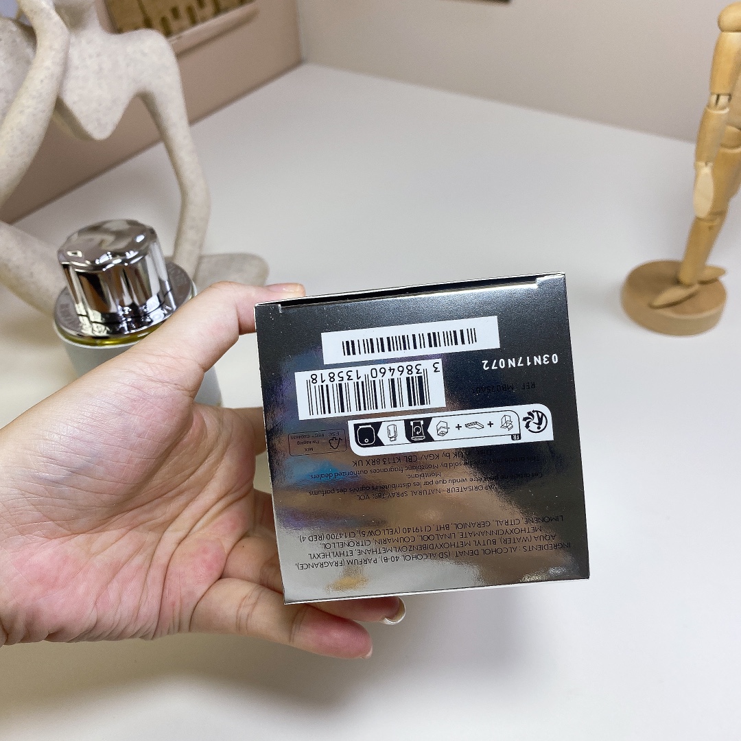✨70包
万宝龙冰峰旅者100ml
Montblanc Explorer Platinum, 2023
品牌：万宝龙
属性：男香
前调：紫罗兰叶
中调：快乐鼠尾草
后调：雪松