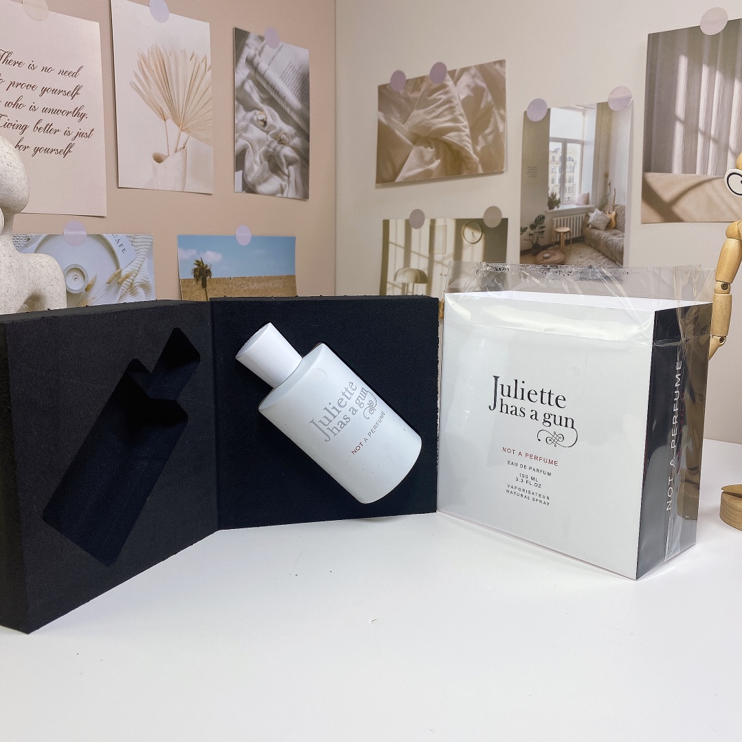 Juliette Has a Gun Not A Perfume Eau de Parfum - 100ml Woody Floral Scent 1 i1729079200 5801 0