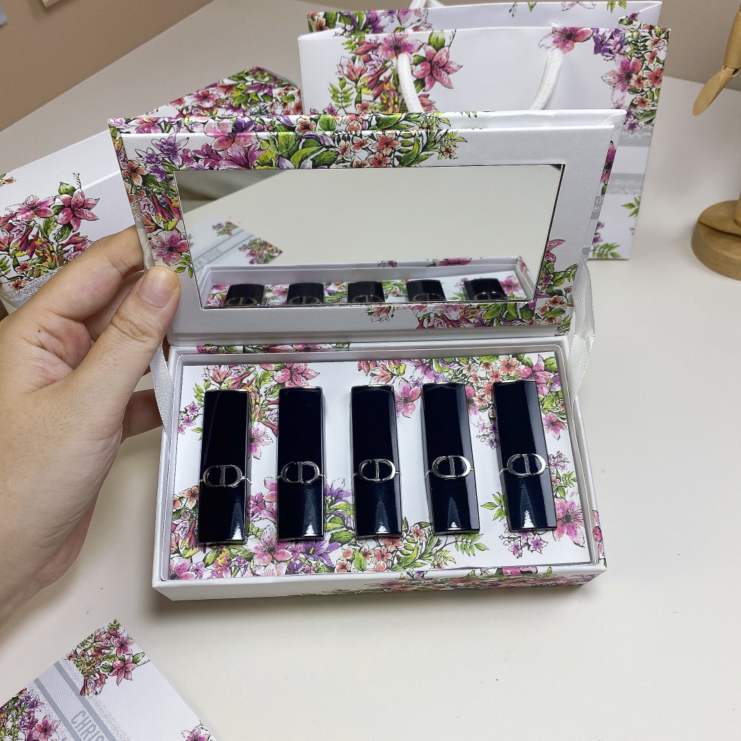 Dior Blooming Beauty: 5-Piece Lipstick Set (1.5g Each) with Gift Bag 4 i1729080606 6442 3