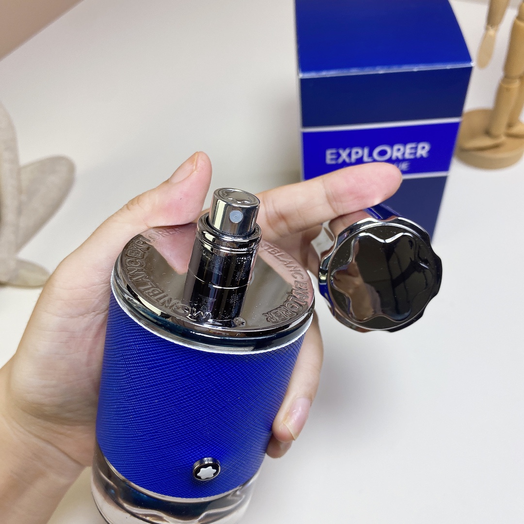 ✨70包
万宝龙蔚蓝旅者100ml
Montblanc Explorer Ultra Blue, 2021
品牌：万宝龙
属性：男香
香调：芳香柑橘调
前调：香柠檬粉红胡椒果香
中调：海水龙涎香
后调：木质香广藿香皮革