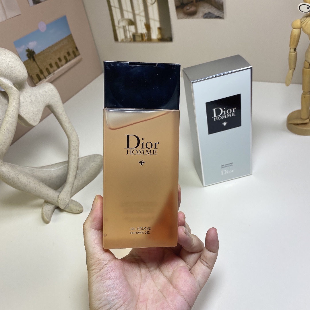 Dior Homme Shower Gel for Men - Luxurious Bathing Experience (200ml) 3 i1730624089 4098 1