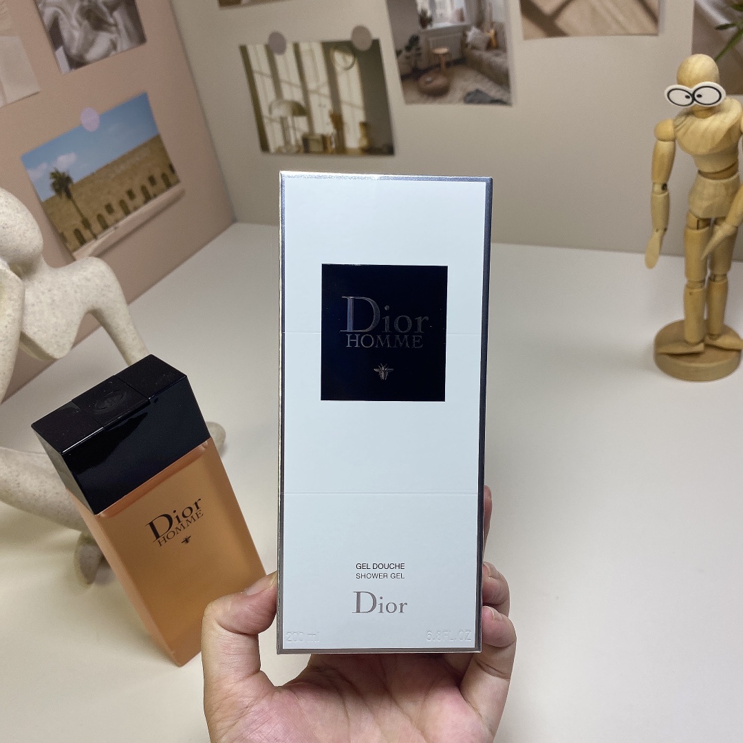 Dior Homme Shower Gel for Men - Luxurious Bathing Experience (200ml) 6 i1730624089 4845 5