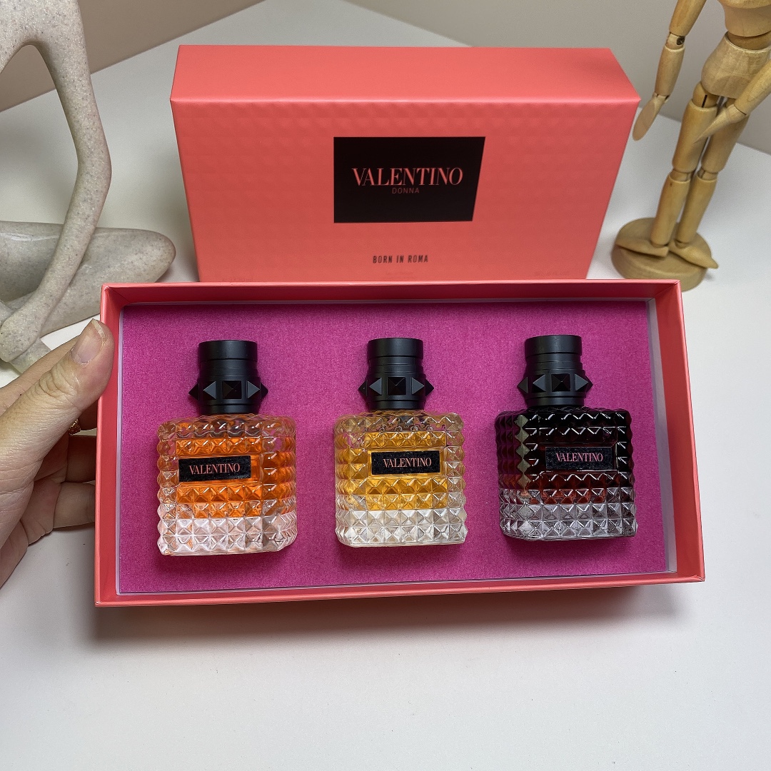 Valentino Donna Miniature Perfume Set - Adventure, Sunset, Punk - 3 x 30ml 3 i1732870337 2469 2