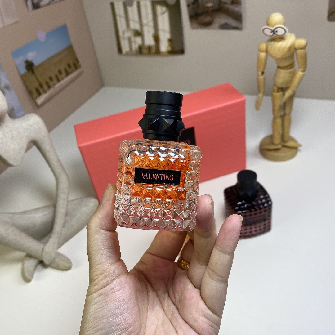 Valentino Donna Miniature Perfume Set - Adventure, Sunset, Punk - 3 x 30ml 5 i1732870338 1071 3