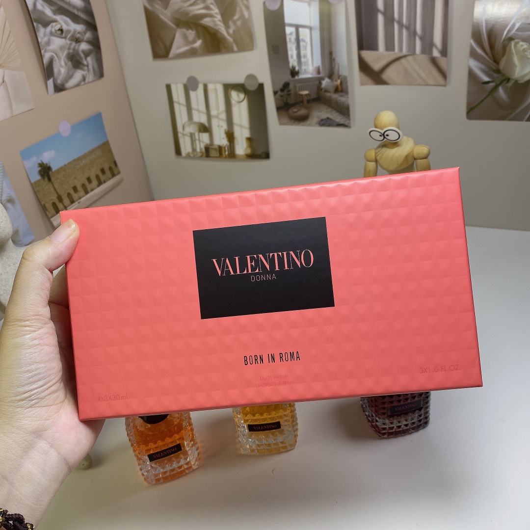 Valentino Donna Miniature Perfume Set - Adventure, Sunset, Punk - 3 x 30ml 8 i1732870338 2300 7