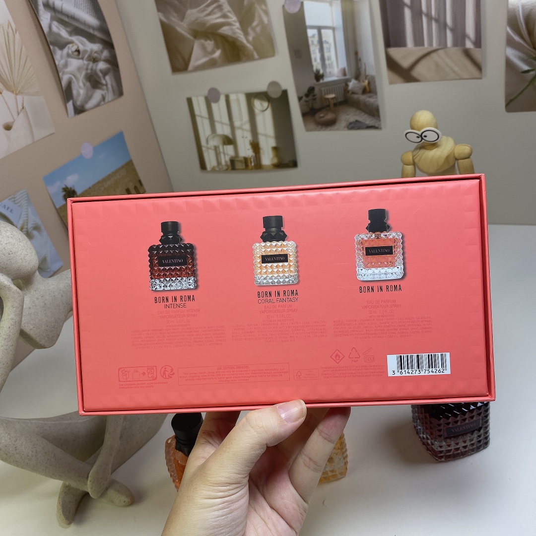 Valentino Donna Miniature Perfume Set - Adventure, Sunset, Punk - 3 x 30ml 9 i1732870338 7473 4