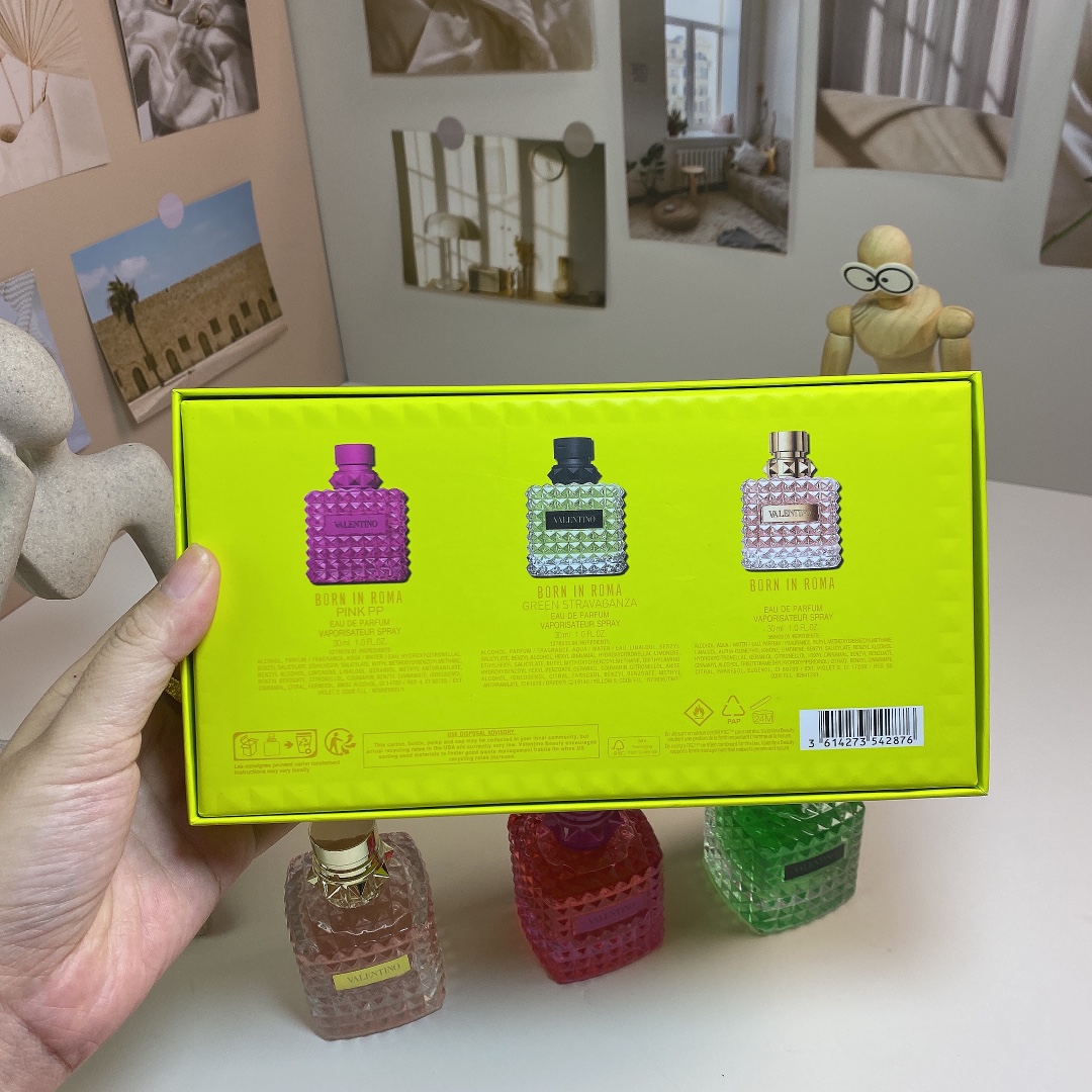 Valentino Donna Born In Roma Perfume Miniature Set For Women 3-Piece 9 i1733121991 1399 0