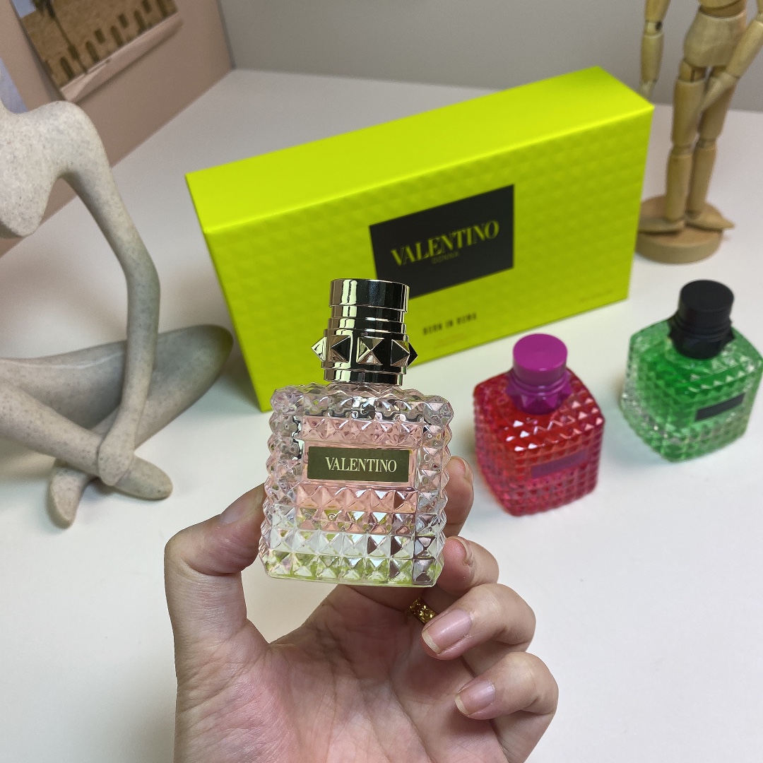Valentino Donna Born In Roma Perfume Miniature Set For Women 3-Piece 5 i1733121991 6605 0
