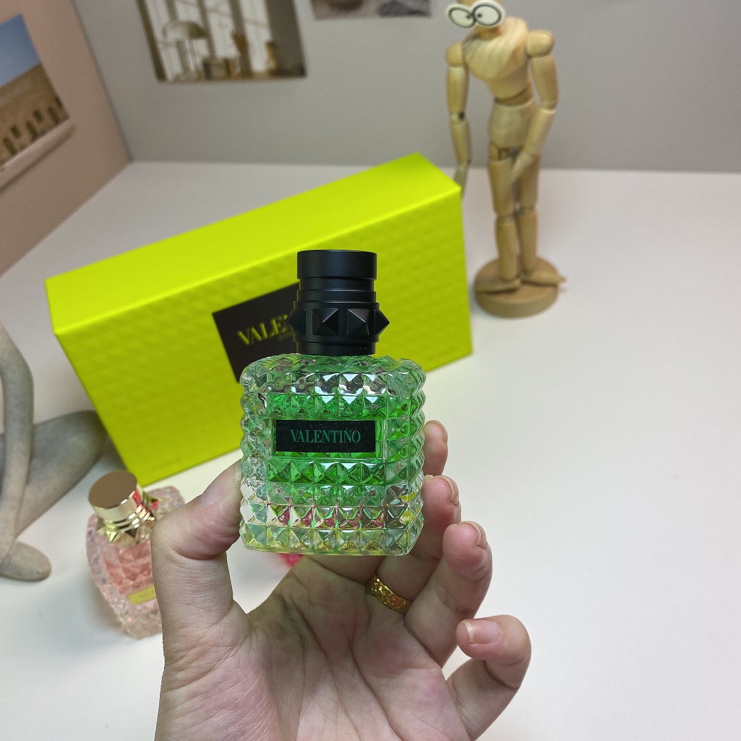 Valentino Donna Born In Roma Perfume Miniature Set For Women 3-Piece 7 i1733121991 9099 0