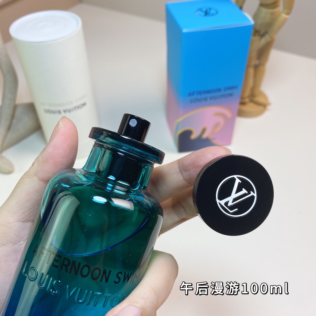 170💰原单品质
路易威登午后漫游100ml
Louis Vuitton Afternoon Swim, 2019
品牌：路易威登
调香师：Jacques Cavallie..
属性：中性香
香调：柑橘调
气味：橘子橙子香柠檬

