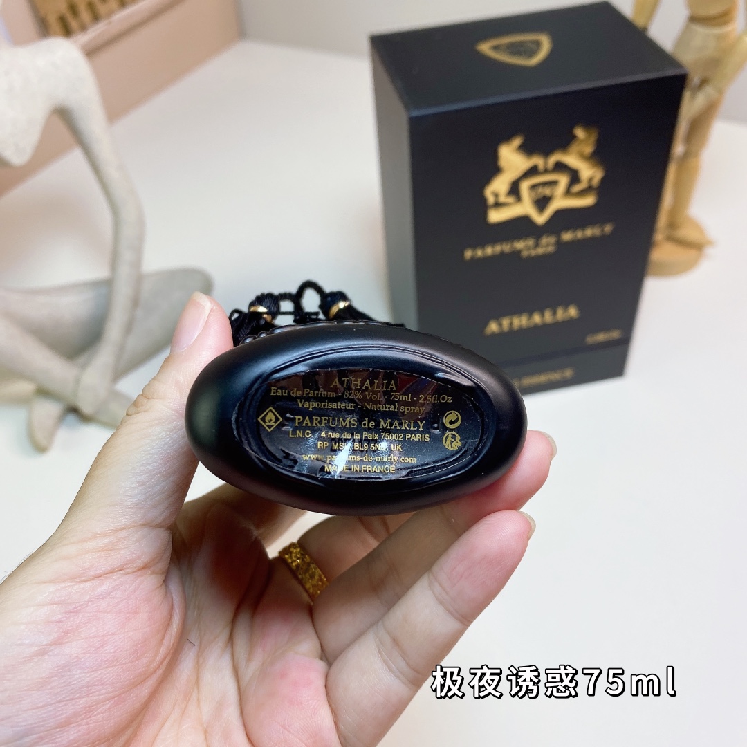 85💰原单品质
玛丽之香极夜诱惑75ml
Parfums de Marly Athalia, 2016
品牌：瑪麗之香
属性：女香
香调：木质花香调
前调：橙花
中调：鸢尾花
后调：麝香琥珀
