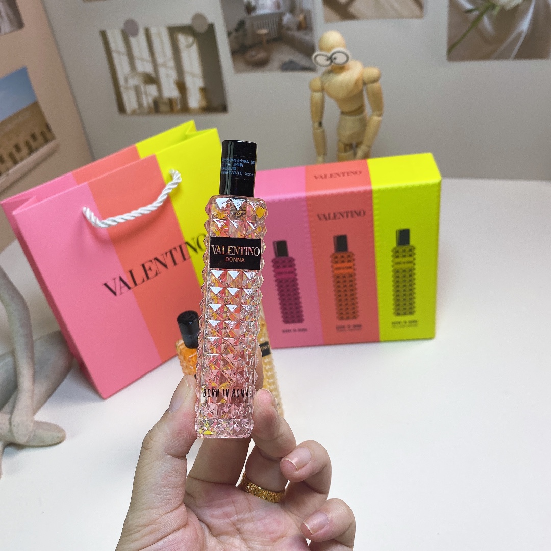 Valentino Travel Fragrance Set: Born In Roma Donna, Coral Fantasy, Yellow Dream 6 i1733479904 423 10