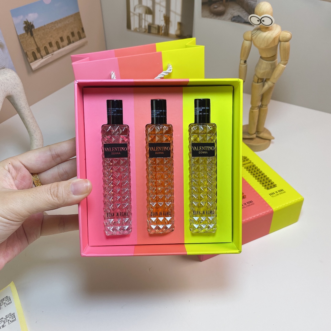 Valentino Travel Fragrance Set: Born In Roma Donna, Coral Fantasy, Yellow Dream 3 i1733479904 7626 2