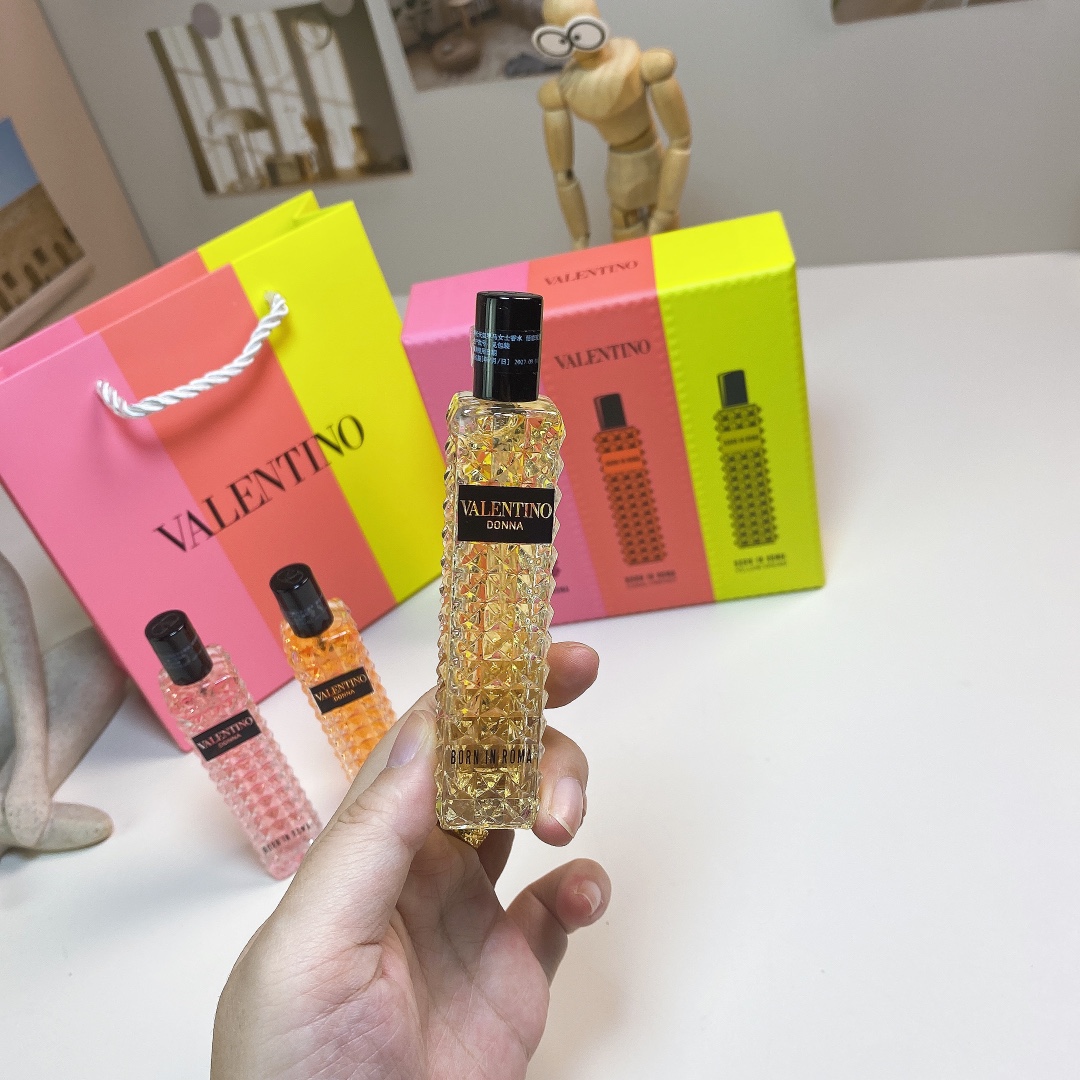 Valentino Travel Fragrance Set: Born In Roma Donna, Coral Fantasy, Yellow Dream 9 i1733479904 996 8