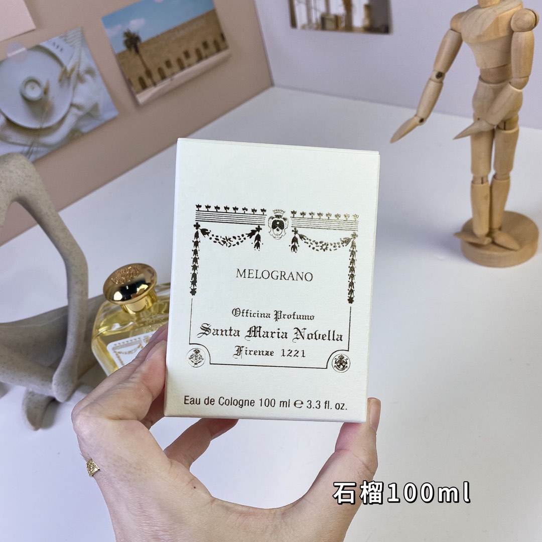 P70.  圣塔玛利亚诺维拉石榴100ml
Santa Maria Novella Melograno (Pomegranate), 1965
品牌：圣塔玛利亚诺维拉
属性：中性香
香调：西普调
前调：香柠檬苦橙辛香料
中调：石榴玫瑰依兰
后调：橡木苔劳丹脂广藿香麝香
