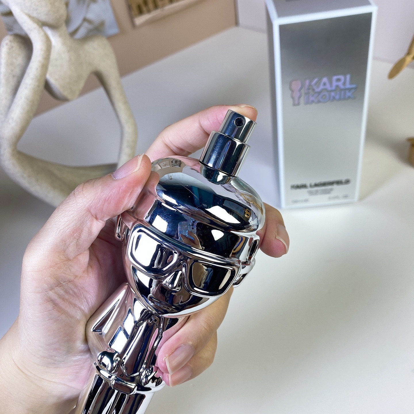 Karl Lagerfeld Ikonik Man Eau de Parfum - 100ml Cool Silver Spray 5 i1740488583458 6593 0 3