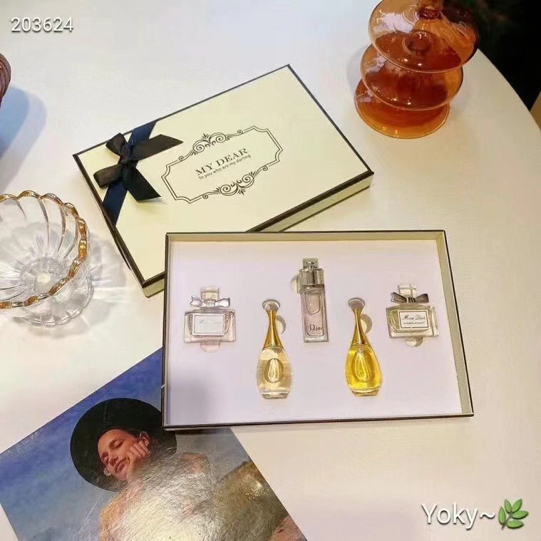 50! Set de 5 perfumes Dior caja amarilla, versión Q sin spray: J'adore Eau de Toilette, Miss Dior Cherie, Miss Dior Che…