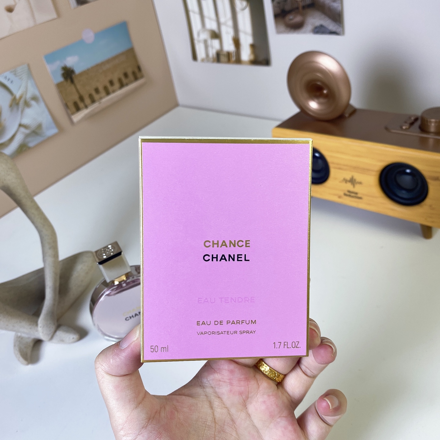 85💰香奈儿铁盖粉邂逅女士浓香水50ml
Chanel Chance Eau Tendre Eau de Parfum,2019

属性：女香
香调：果香花香调
前调：木梨葡萄柚
中调：玫瑰茱莉
后调：麝香