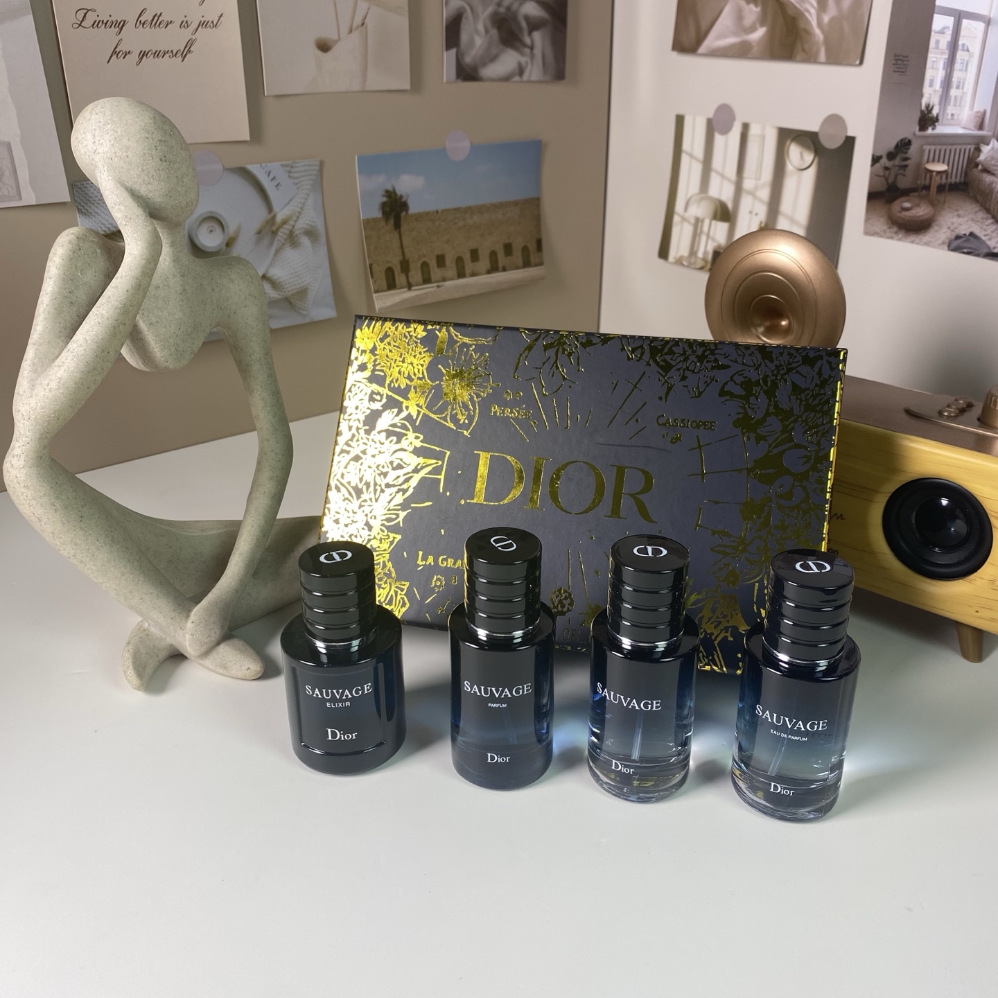 p100
迪奥旷野香水中样四件套黑盒！内含：30ml*4带喷头。味道：淡香狂野，浓香旷野，香精版旷野，典藏版旷野。