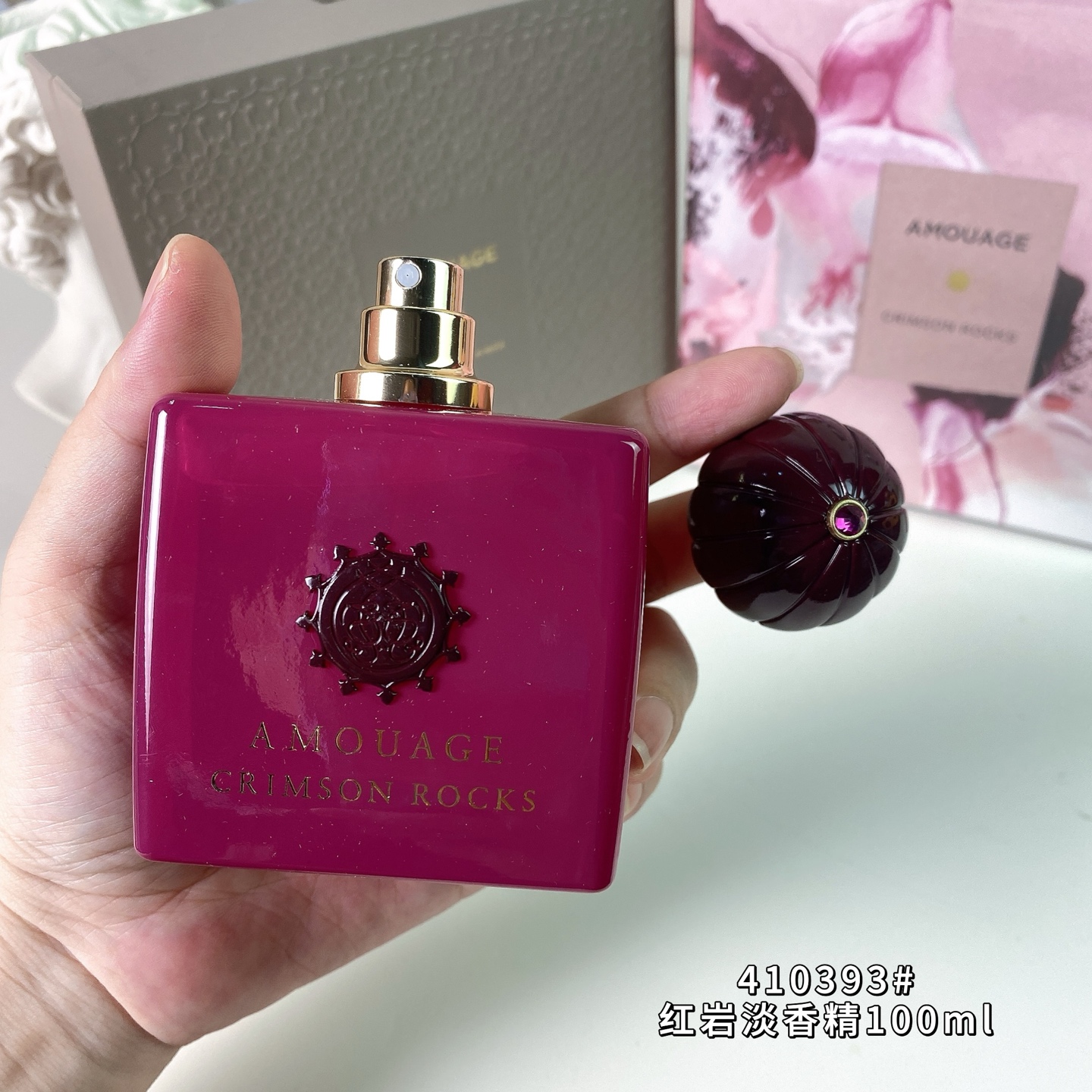 专柜品质/85💰包邮
爱慕410393#红岩淡香精100ml
Amouage Crimson Rocks, 2020
品牌：Amouage
调香师：Domitille Berti..
属性：中性香
香调：花香东方调
前调：肉桂粉红胡椒
中调：蜂蜜玫瑰
后调：橡木雪松香根草
