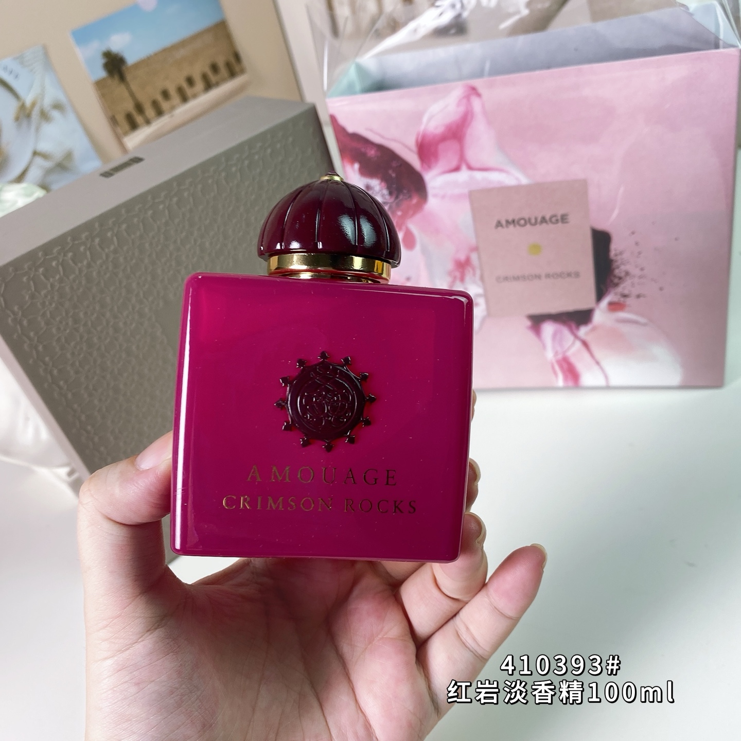 专柜品质/85💰包邮
爱慕410393#红岩淡香精100ml
Amouage Crimson Rocks, 2020
品牌：Amouage
调香师：Domitille Berti..
属性：中性香
香调：花香东方调
前调：肉桂粉红胡椒
中调：蜂蜜玫瑰
后调：橡木雪松香根草
