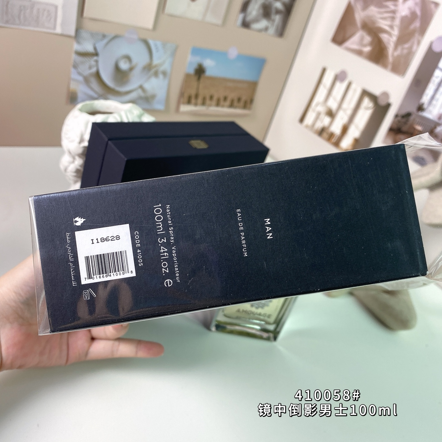 专柜品质/85💰包邮  
爱慕410058#镜中倒影（反射）男士100ml
Amouage Reflection Man, 2006
品牌：Amouage
调香师：Lucas Sieuzac
属性：男香
香调：花香木质调
前调：迷迭香粉红胡椒苦橙叶
中调：茉莉橙花油鸢尾根依兰
后调：檀香木香根草雪松广藿香