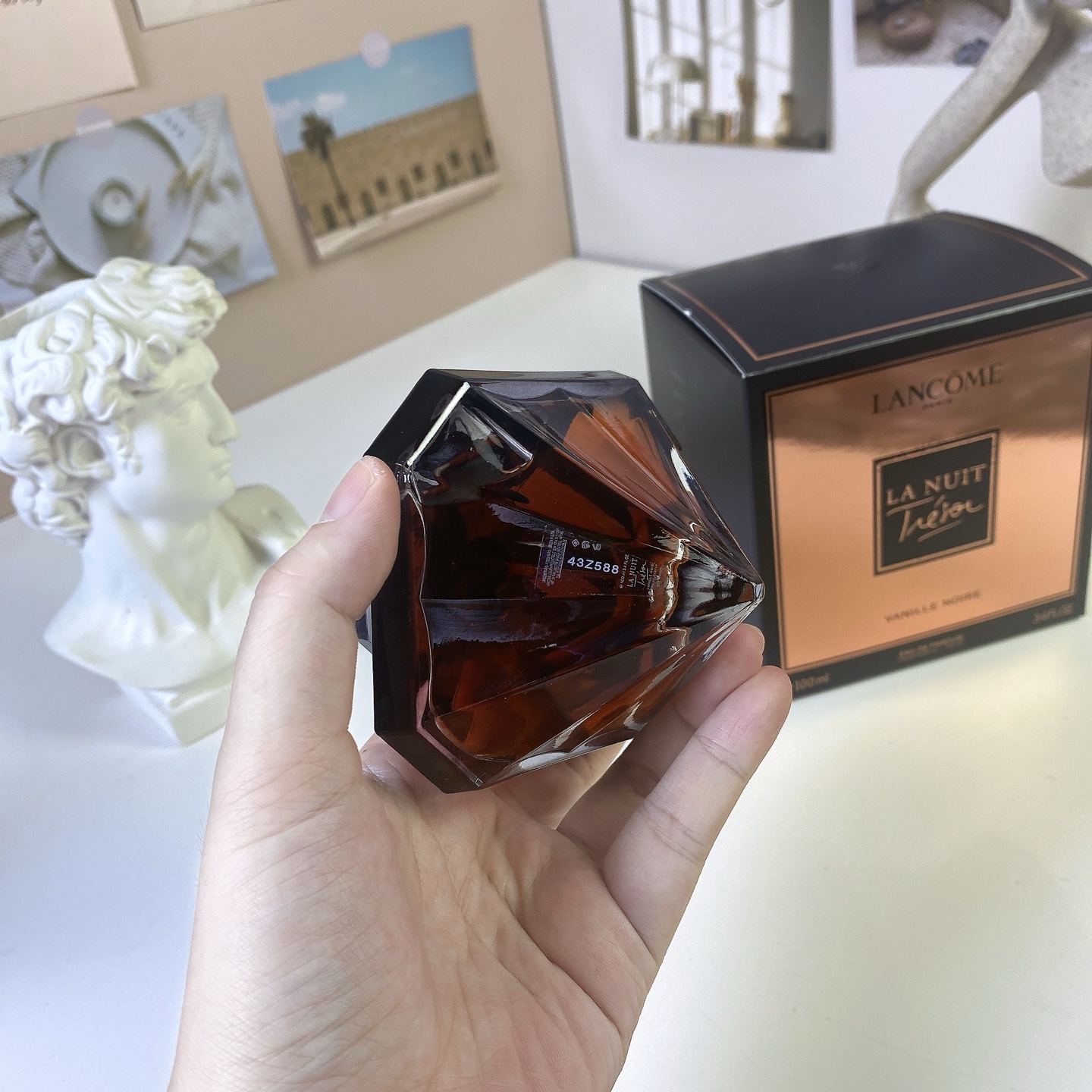 Lancome La Nuit Trésor Vanille Noire Eau de Parfum 100ml 4 i1753518363667 559 0 2