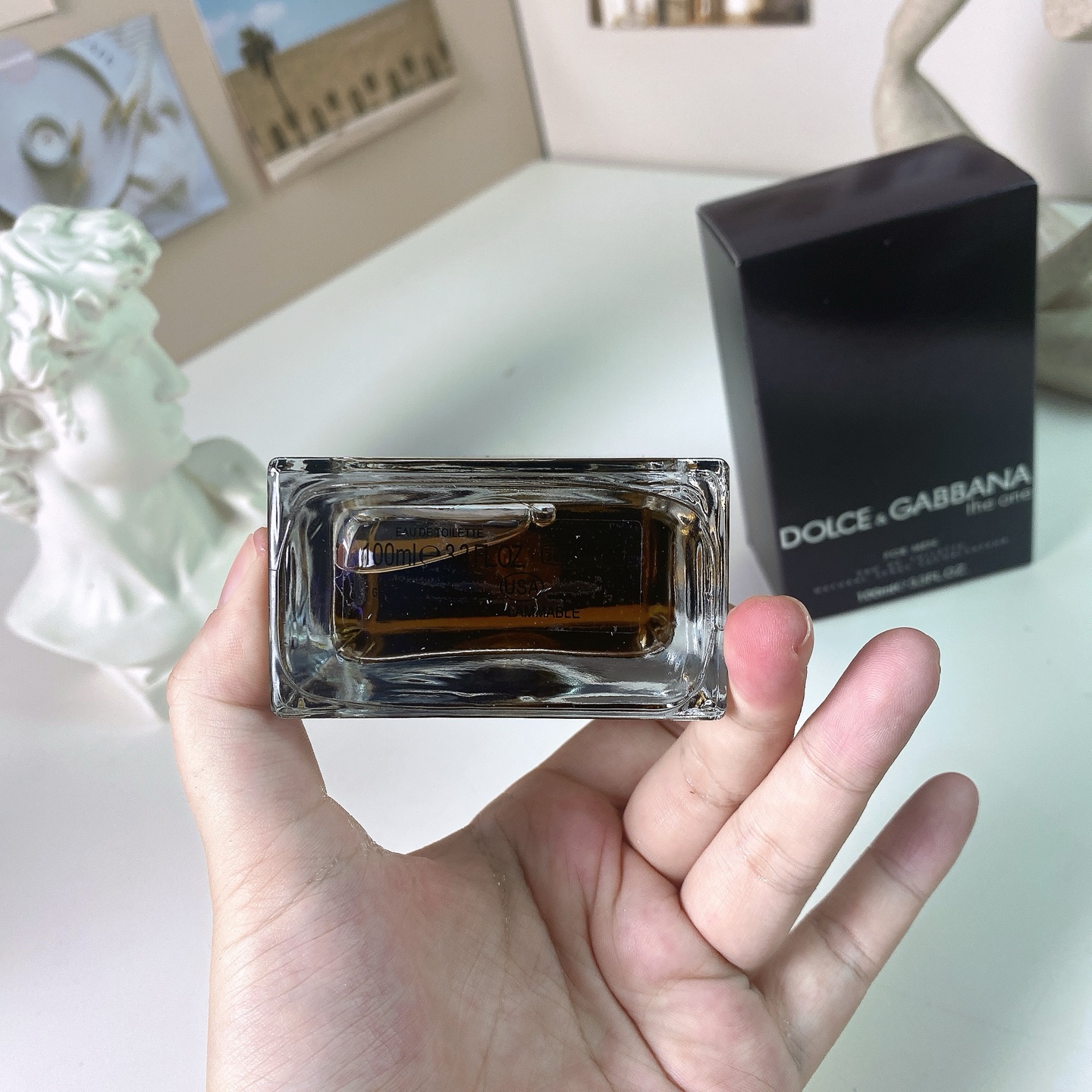 专柜品质/70💰包邮
杜嘉班纳唯我男士淡香100ml
Dolce&Gabbana The One for Men, 2008
品牌：杜嘉班纳
调香师：Olivier Polge
属性：男香
香调：辛辣木质调
前调：葡萄柚芫荽罗勒
中调：生姜小豆蔻橙花
后调：琥珀烟草雪松