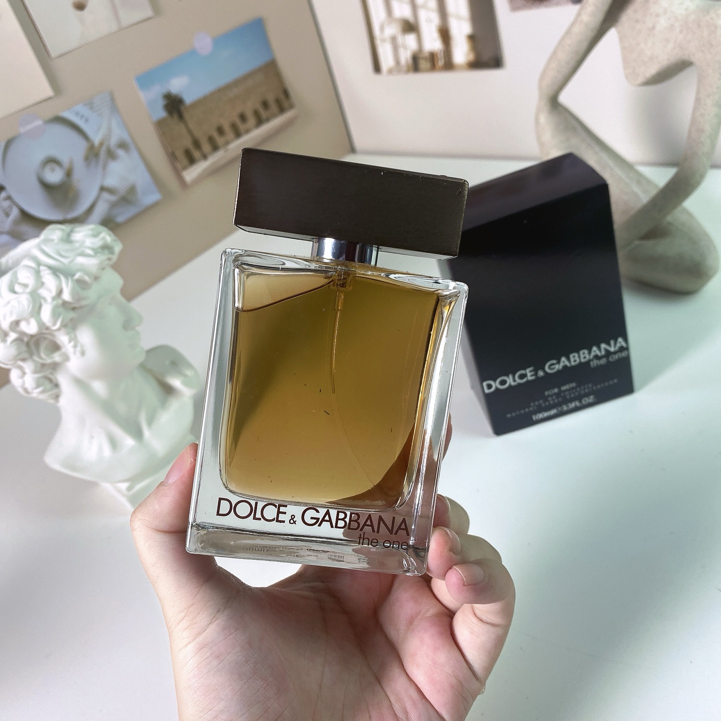 专柜品质/70💰包邮
杜嘉班纳唯我男士淡香100ml
Dolce&Gabbana The One for Men, 2008
品牌：杜嘉班纳
调香师：Olivier Polge
属性：男香
香调：辛辣木质调
前调：葡萄柚芫荽罗勒
中调：生姜小豆蔻橙花
后调：琥珀烟草雪松
