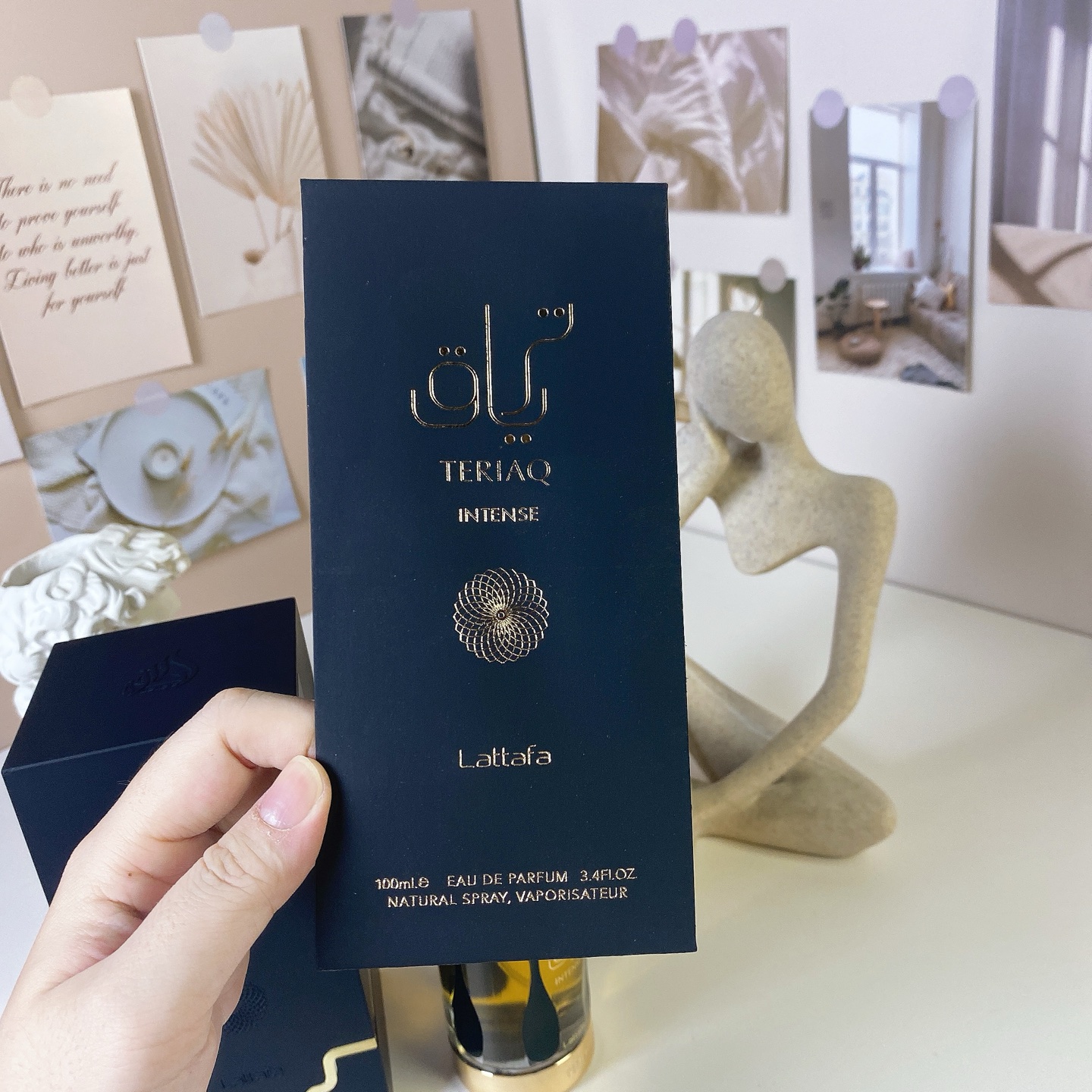 专柜品质/100💰包邮
拉塔法香氛特里亚克100ml
 Lattafa Perfumes Teriaq Intense, 2024
品牌：拉塔法香氛
香调：辛辣东方调
前调：藏红花香柠檬
中调：肉桂
后调：琥珀零陵香豆安息香脂
属性：中性香
标签：东方温暖辛辣香草肉桂
