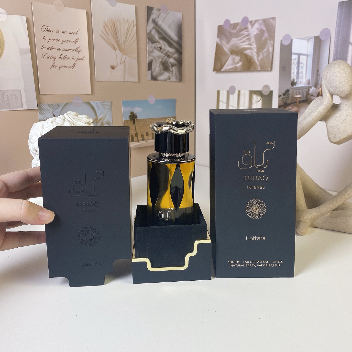 专柜品质/100💰包邮
拉塔法香氛特里亚克100ml
 Lattafa Perfumes Teriaq Intense, 2024
品牌：拉塔法香氛
香调：辛辣东方调
前调：藏红花香柠檬
中调：肉桂
后调：琥珀零陵香豆安息香脂
属性：中性香
标签：东方温暖辛辣香草肉桂