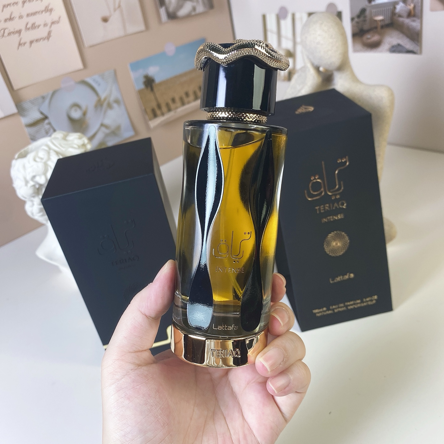 专柜品质/100💰包邮
拉塔法香氛特里亚克100ml
 Lattafa Perfumes Teriaq Intense, 2024
品牌：拉塔法香氛
香调：辛辣东方调
前调：藏红花香柠檬
中调：肉桂
后调：琥珀零陵香豆安息香脂
属性：中性香
标签：东方温暖辛辣香草肉桂