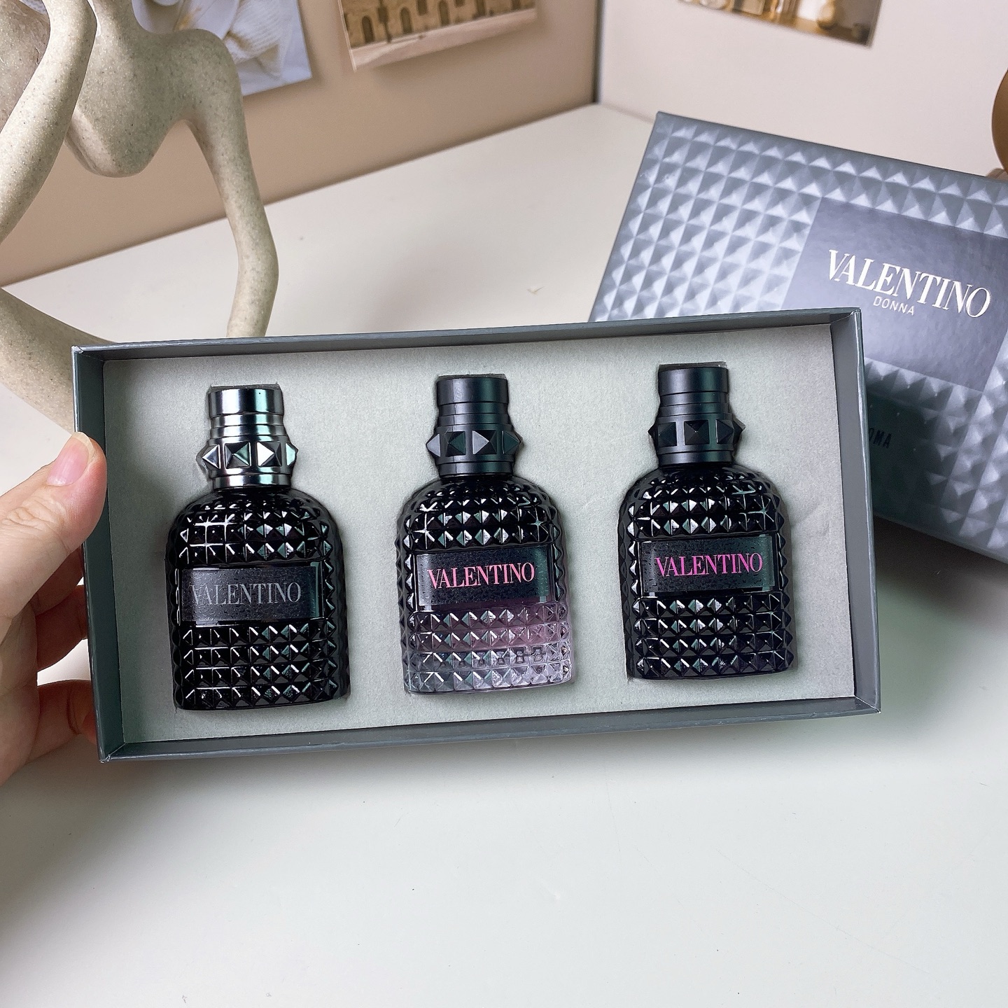Valentino Donna Born In Roma 3-Piece Miniature Perfume Gift Set 2 i1759482269542 3697 0 1