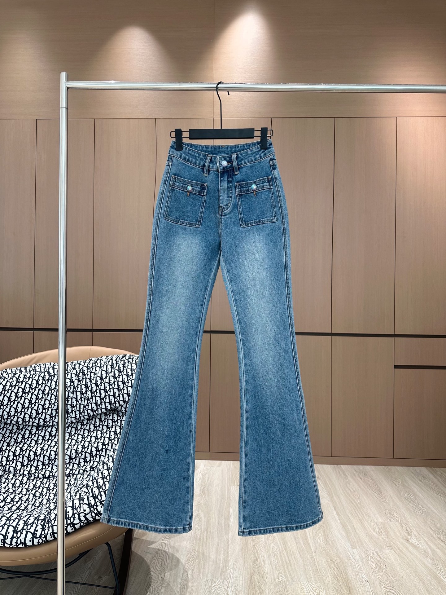 NO:321664,Chane*25 early spring new original custom design double pocket decoration high waist temperament slim fit and slim arm lifting micro flared jeans/blue SML A, chanel, jeans, alexander wang19860909Chane*25早春新款原创定制设计双口袋装饰高腰气质修身显瘦提臂微喇叭牛仔裤/蓝色 SML A,,chanel,jeans,alexander wang,Women's clothing