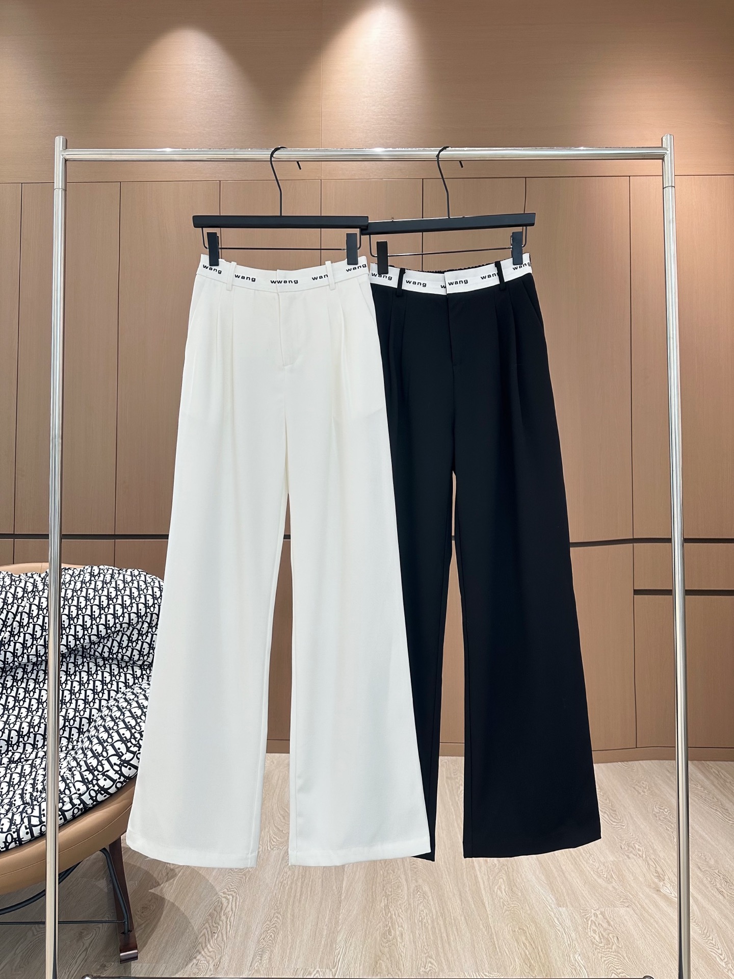NO:308615,Alex wang 25 early spring new original custom design letter splicing high waist commuter versatile casual wide-leg trousers/white black SML A,,alexander wang,alexander wang19860909Alex wang 大王25早春新款原创定制设计字母拼接高腰通勤百搭休闲阔腿裤西裤/白色 黑色SML A,,alexander wang,alexander wang,Women's clothing