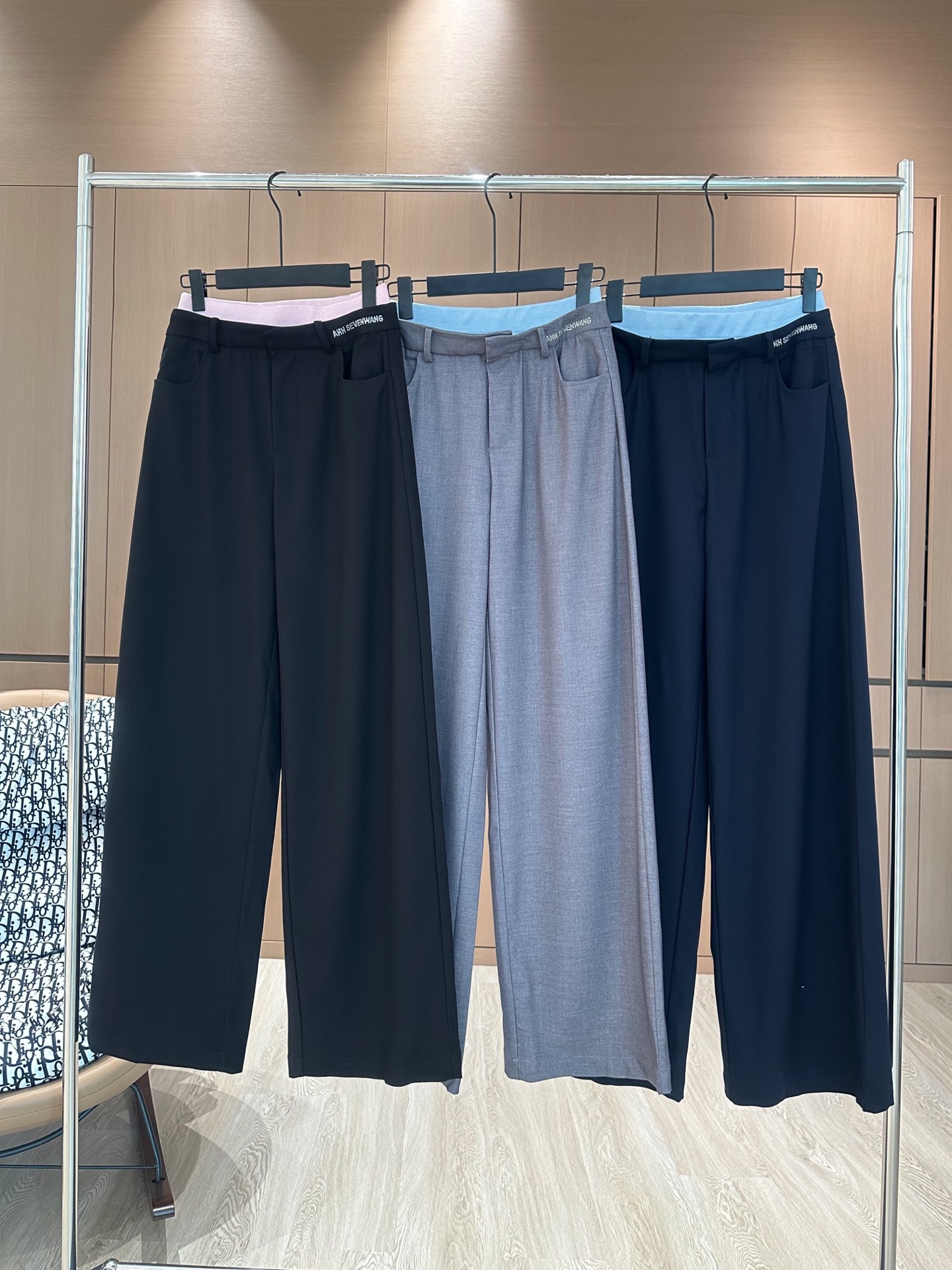 NO:308600,Designer *25 early spring new original custom design hot diamond letters versatile contrasting color splicing high waist casual wide-leg trousers/black grey dark blue SML A,,alexander wang19860909设计师*25早春新款原创定制设计烫钻字母百搭撞色拼接高腰休闲阔腿西裤/黑色 灰色 深蓝色SML A,,alexander wang,Women's clothing