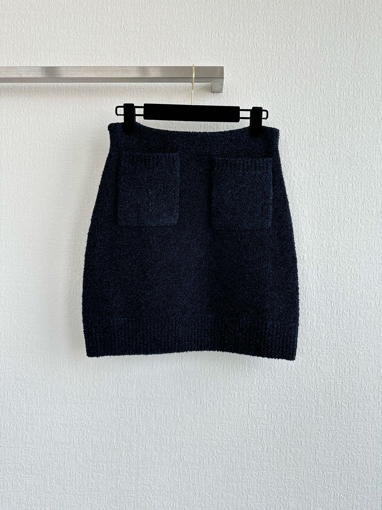 “Single-size Female Suit Packaged with BV: Tuxedo in S, M, L Sizes for 2024 Pre-Sale” - 图片 3