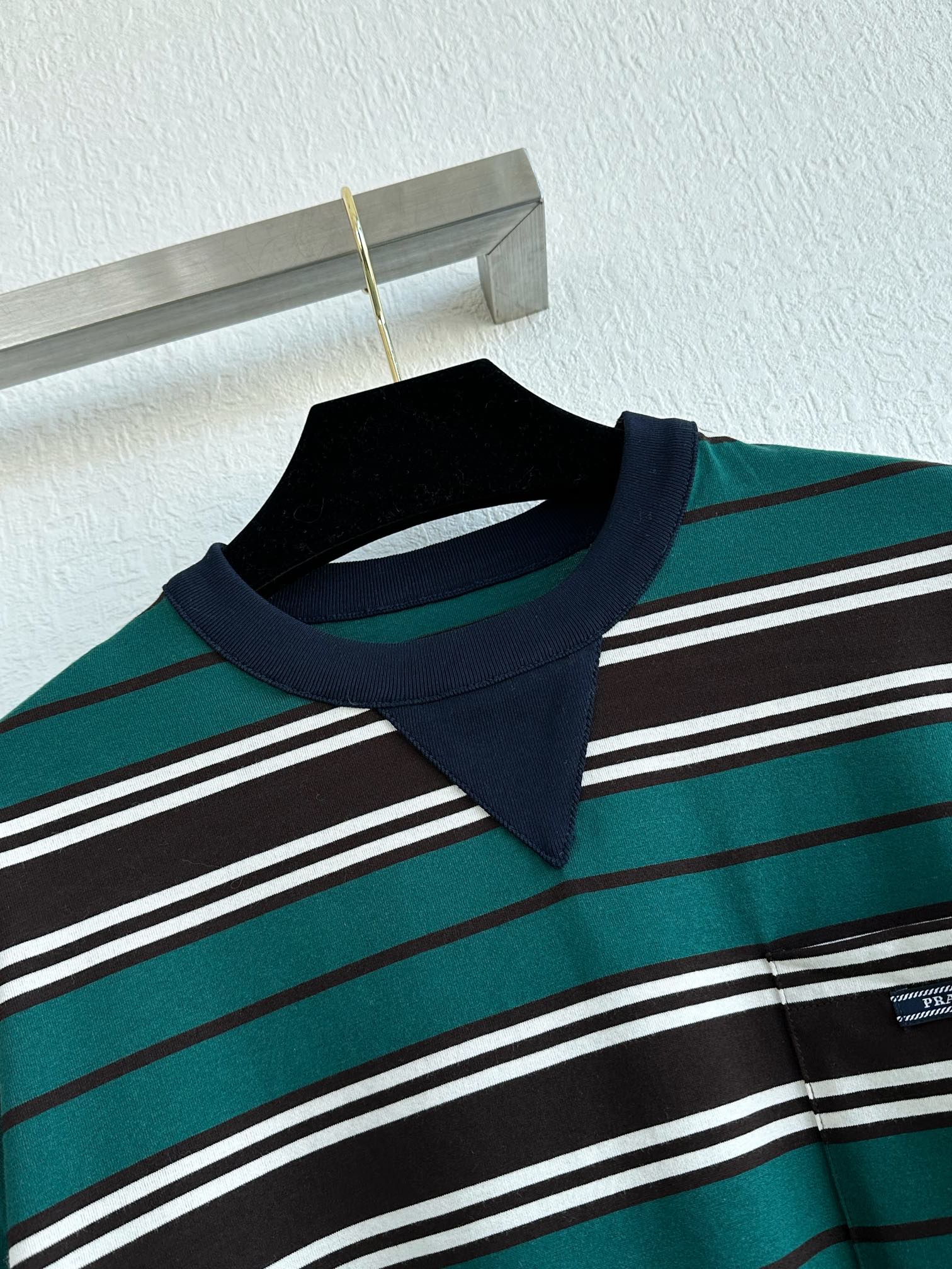 2024 New Single-Rate Female Suit with Short Sleeves and Stripes in Multiple Sizes - 图片 2