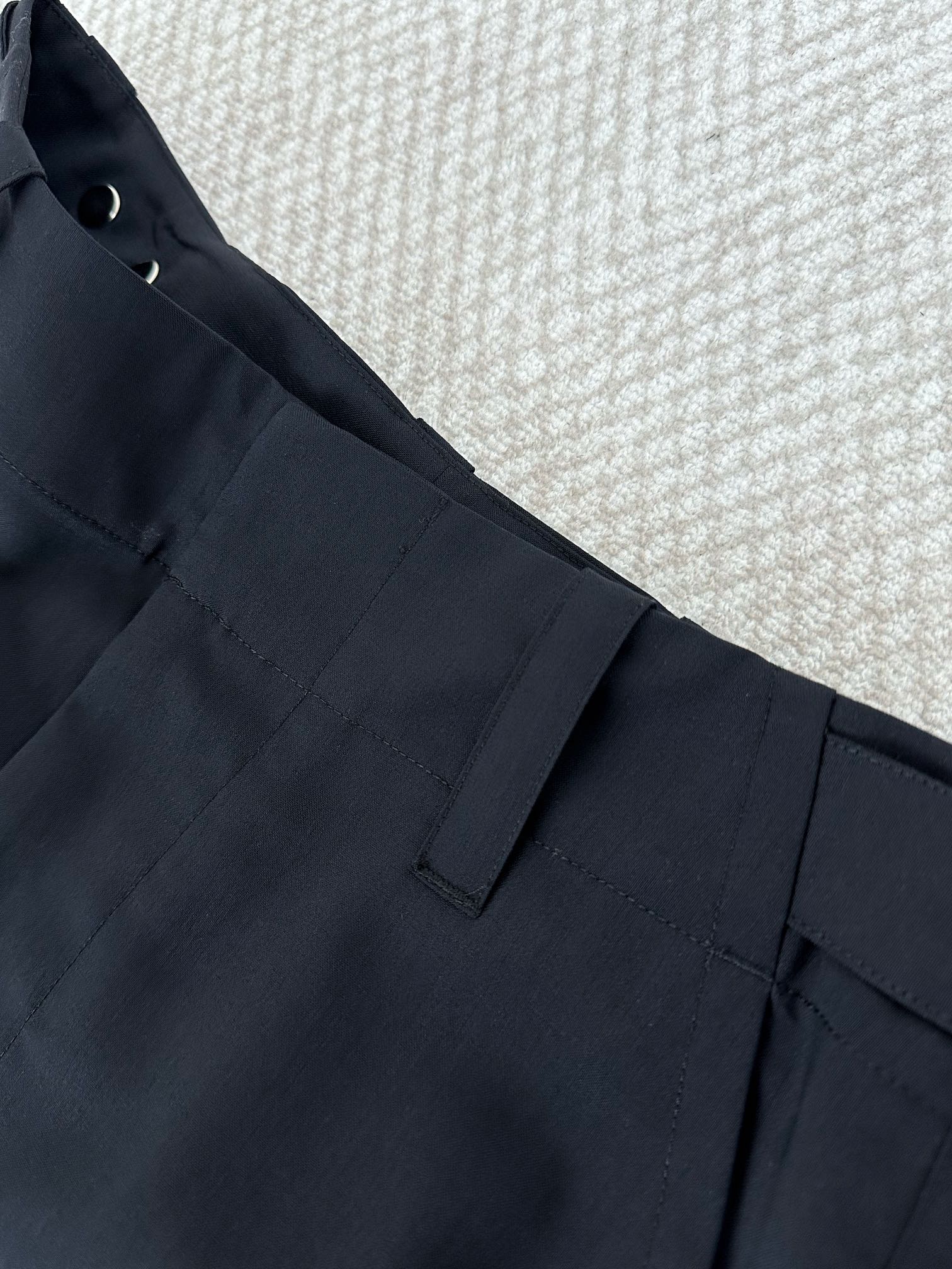 “BV Explosive Cash Work Pants: Single-Size Female Suit Pack 2055” - 图片 3