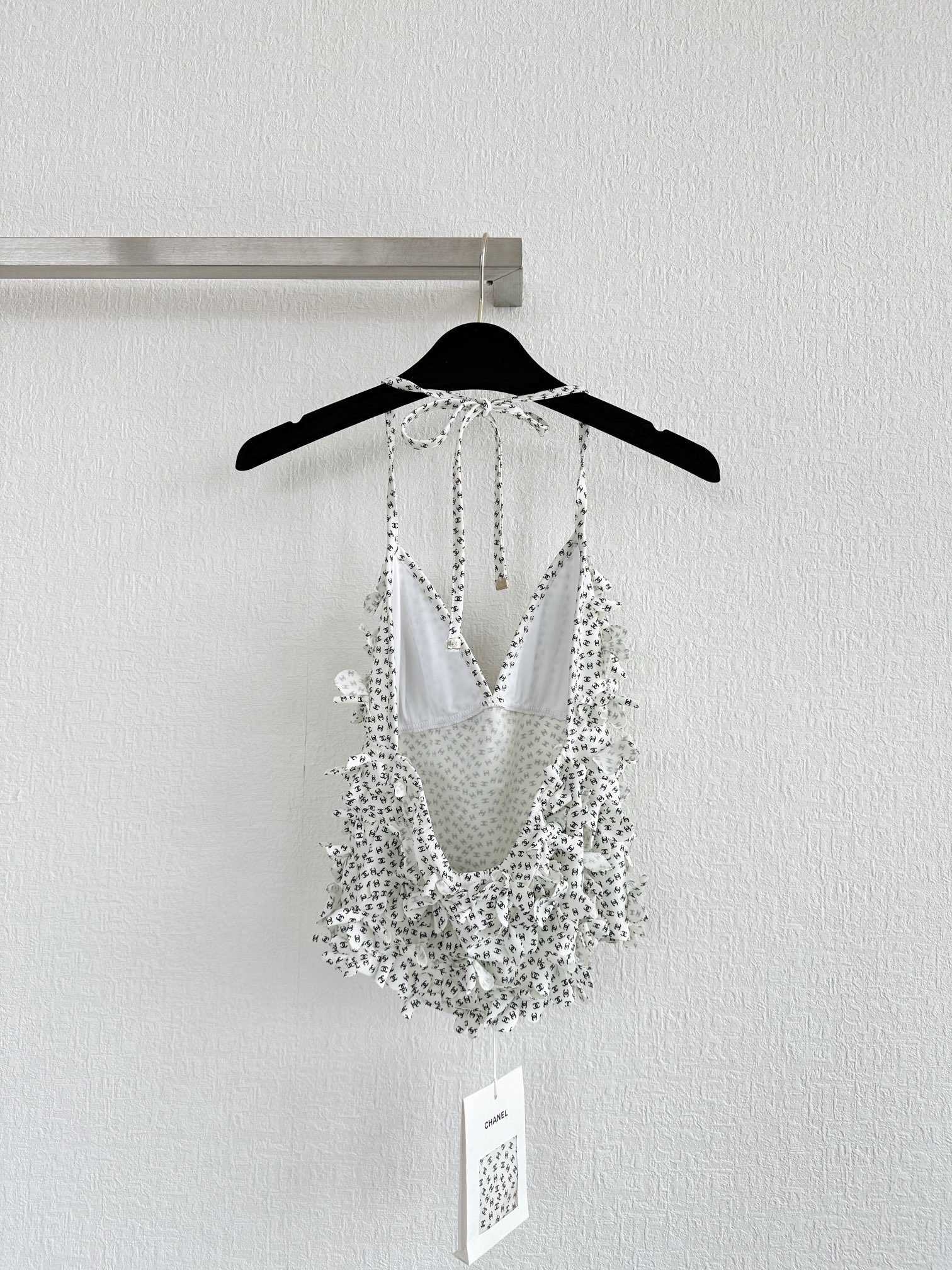 [Chanel Women
