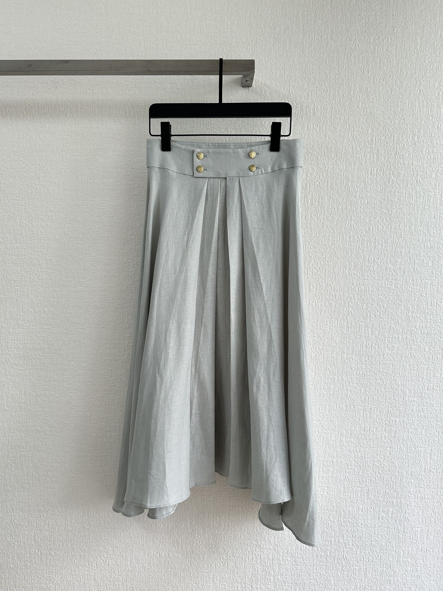 Feminine Linen Summer Dress: Natural, Breathable, Elegant. - 图片 1